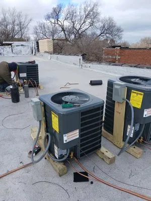 Romo's Heating & Cooling Logo