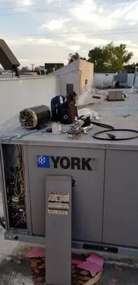 Ruben Roque's Maintenance Logo