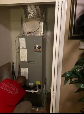 RWB Maintenance & Service Logo