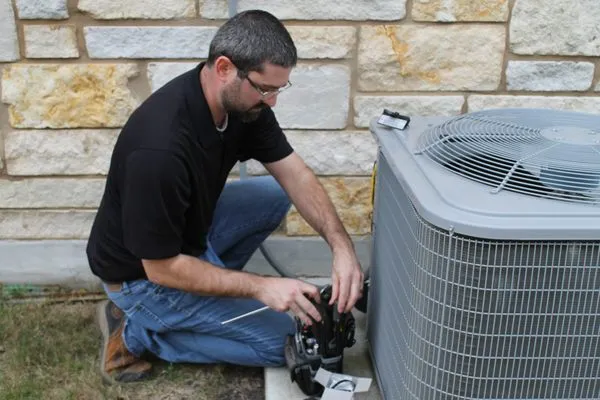 Saunders Heating and Air Logo