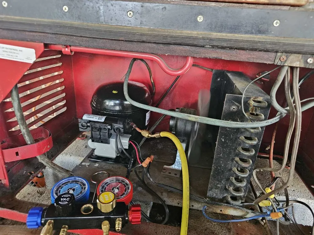 Slide of SergeComService