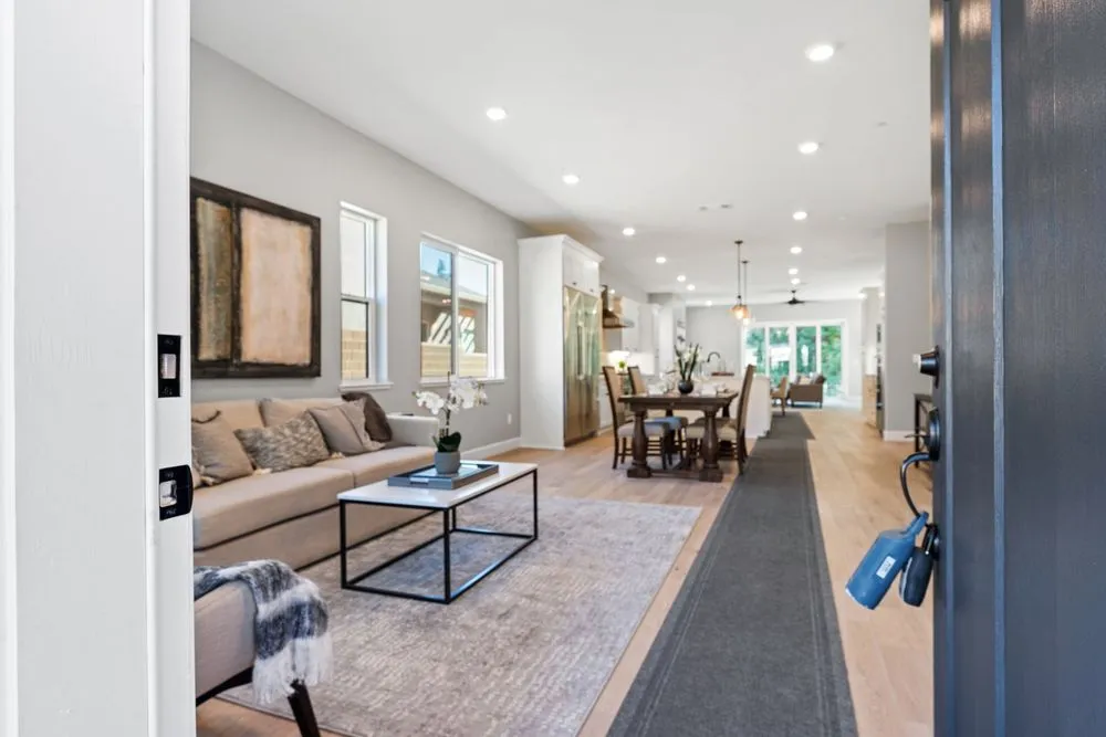 Slide of Silvermark Construction Services