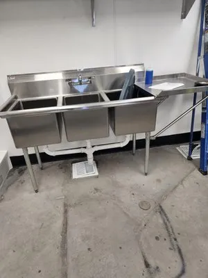 Supreme Heating and Cooling Logo