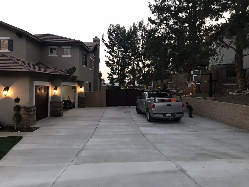 Slide of T & R Technician Services