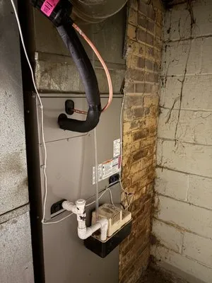 Under the Hat HVAC Logo