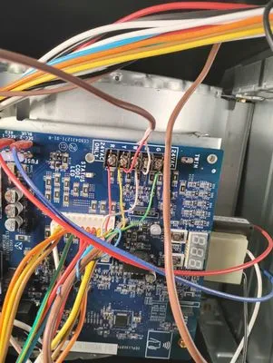 Unique HVAC/R Pro Residence Service Logo