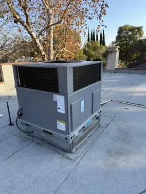 Unitechs Heating and Air Conditioning Logo