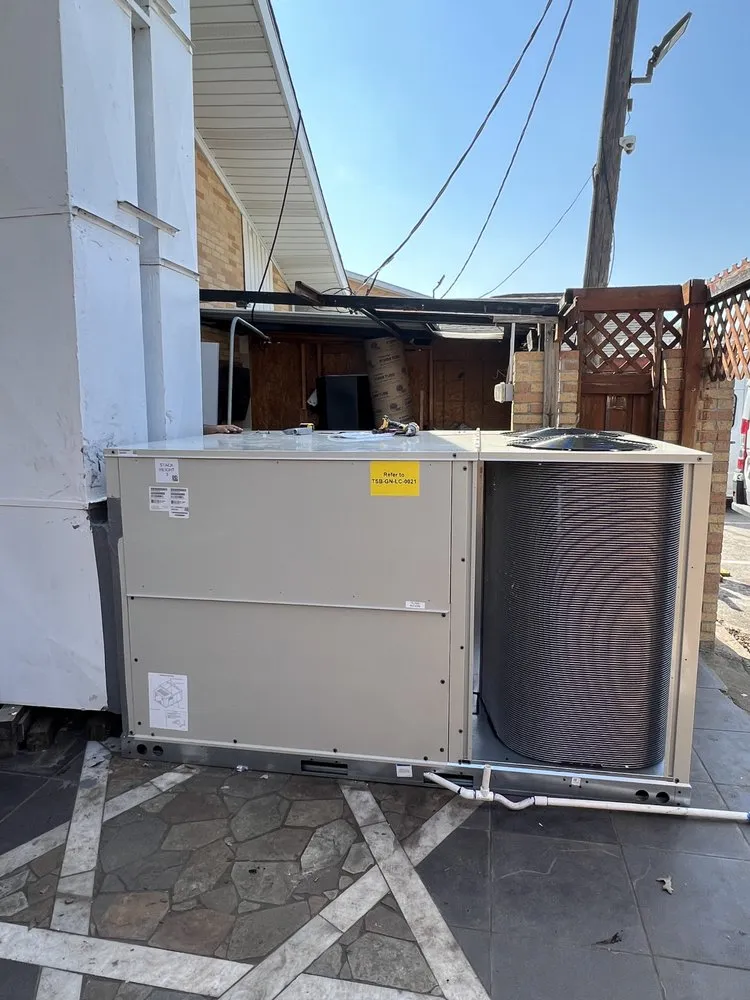 Slide of United express AC