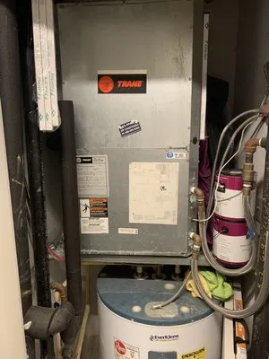 Universal Air & Heat Logo