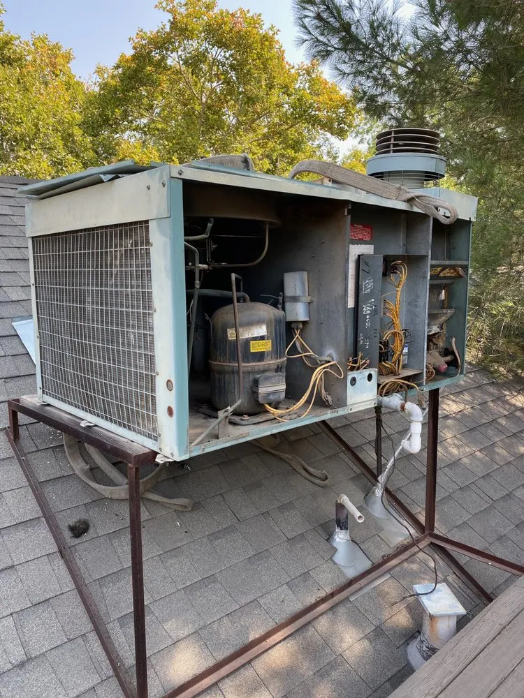 Slide of Universal Air