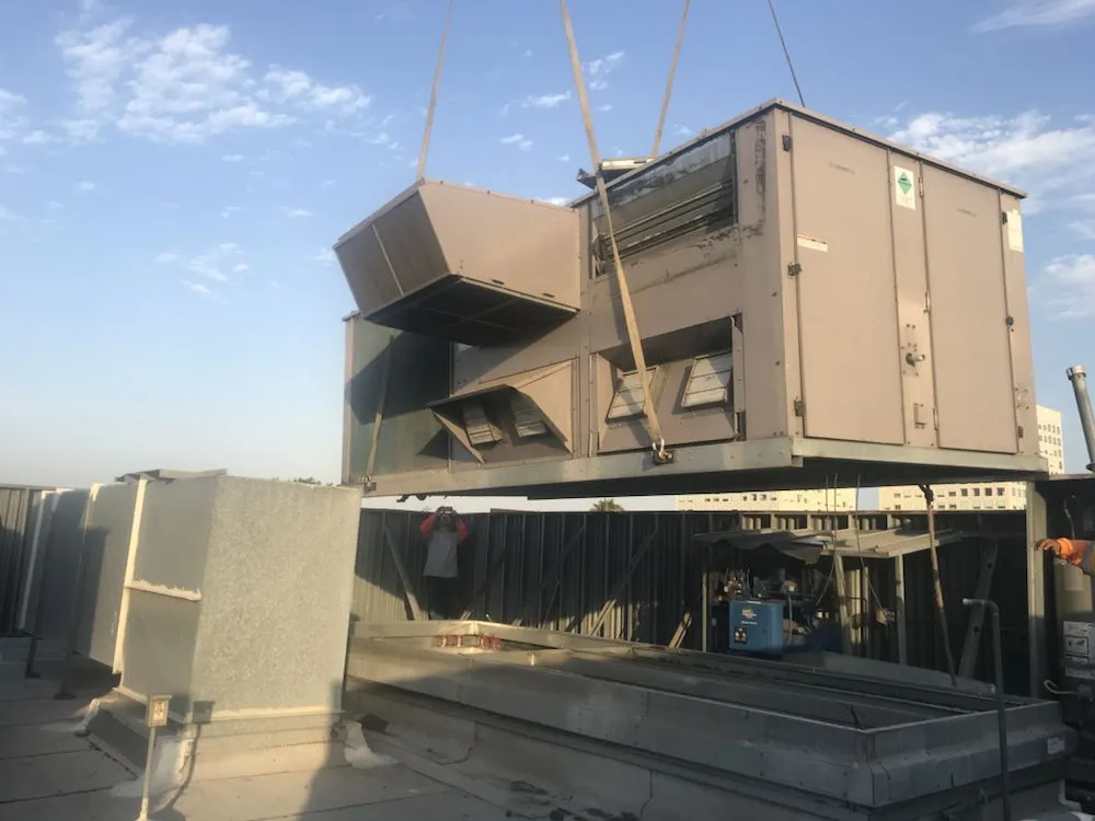 Slide of Universal Air