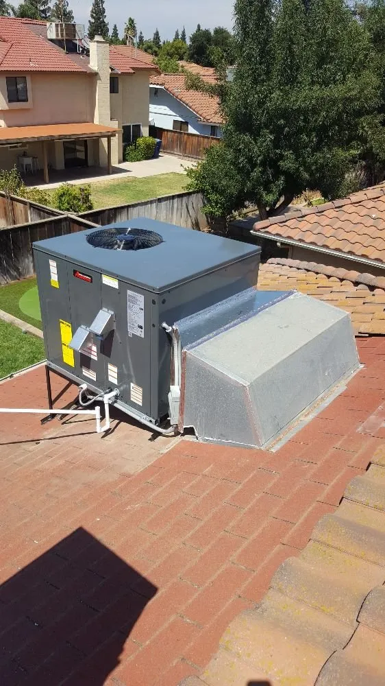 Slide of Universal Heating and Air Conditioning