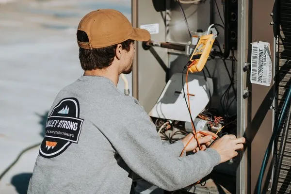 VALLEY STRONG HEATING and AIR CONDITIONING Logo