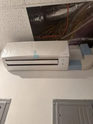 Ventilation hvac ac and heating services Logo