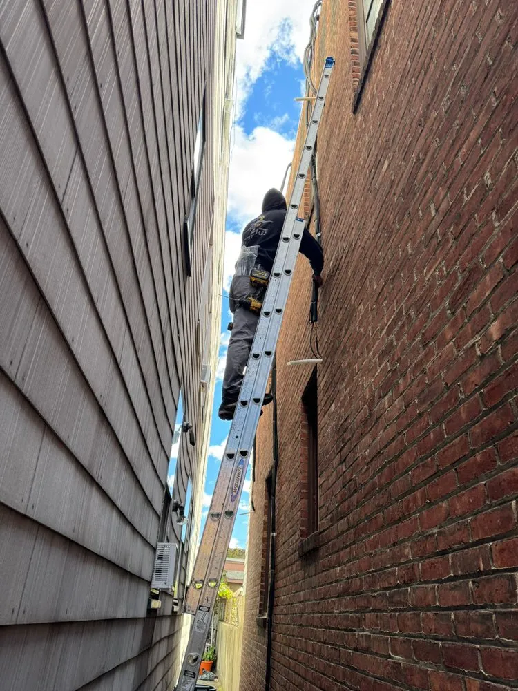 Slide of We Fix Service 24