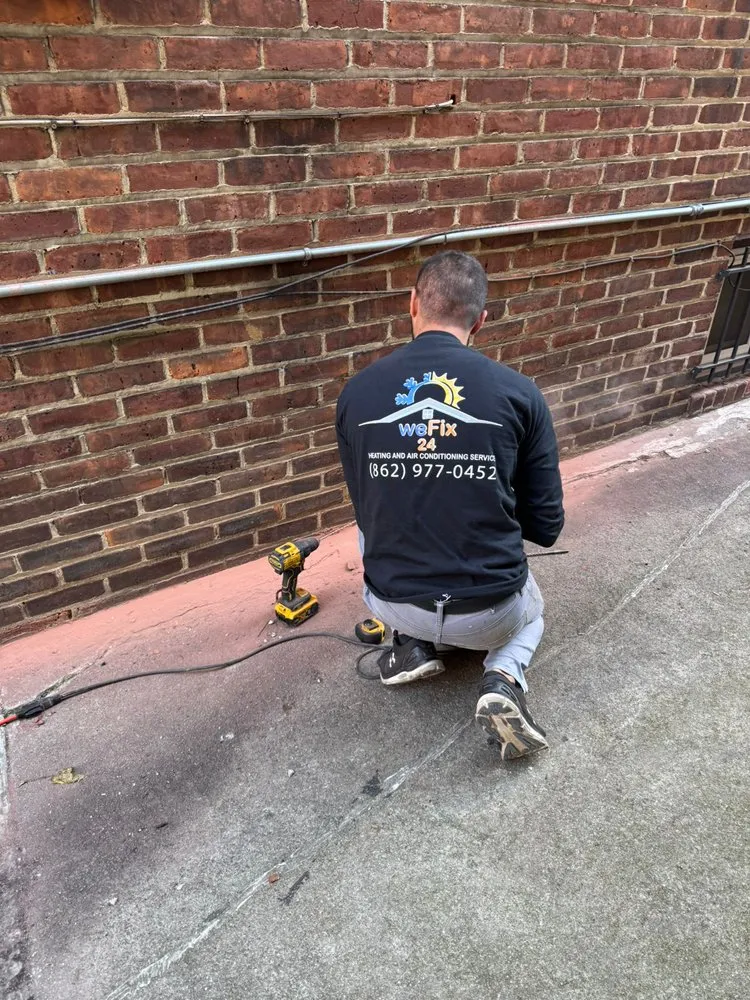 Slide of We Fix Service 24