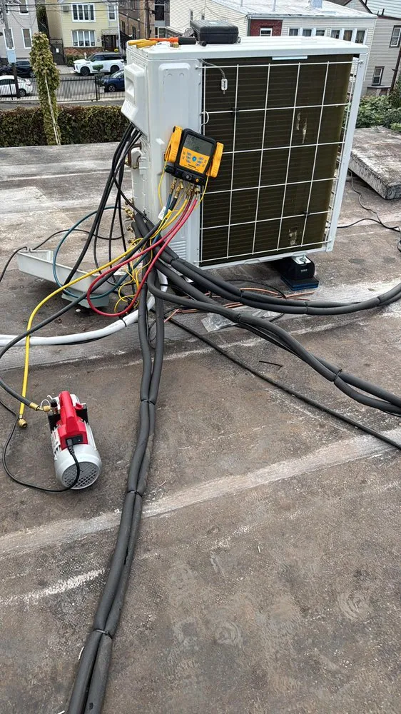 Slide of We Fix Service 24