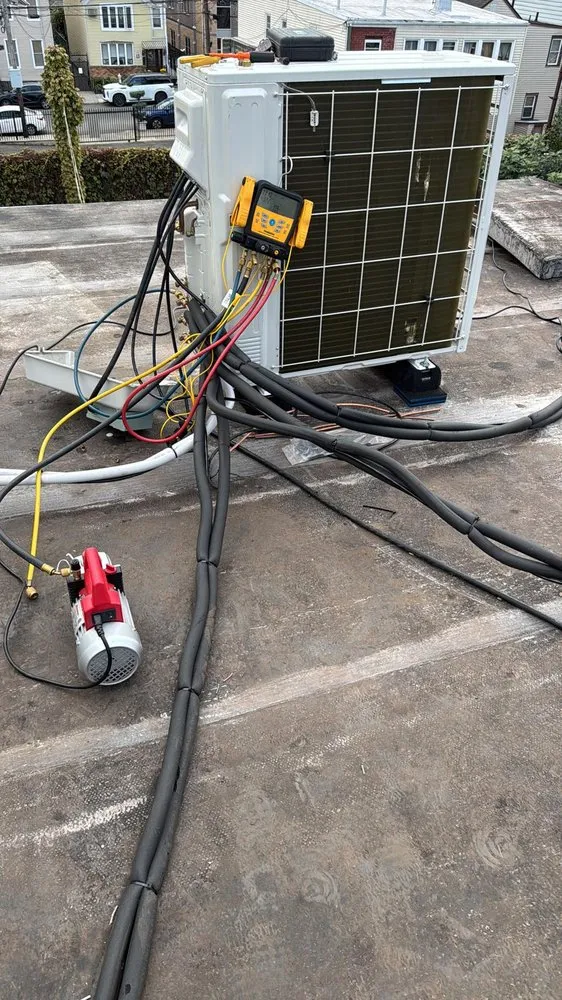 Slide of We Fix Service 24