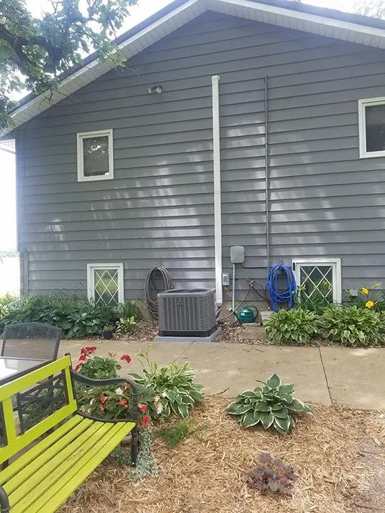 Slide of Wedeking Custom Comfort