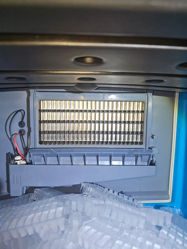 Slide of Xmoox Ultimate Service