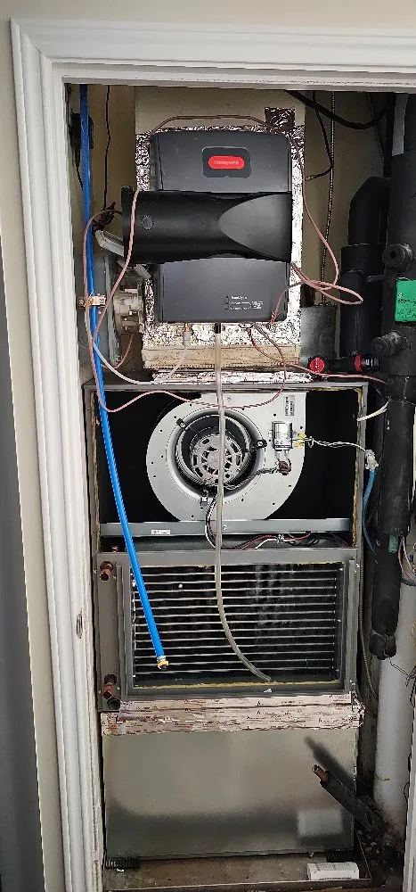 Slide of Yanez Heating & Air