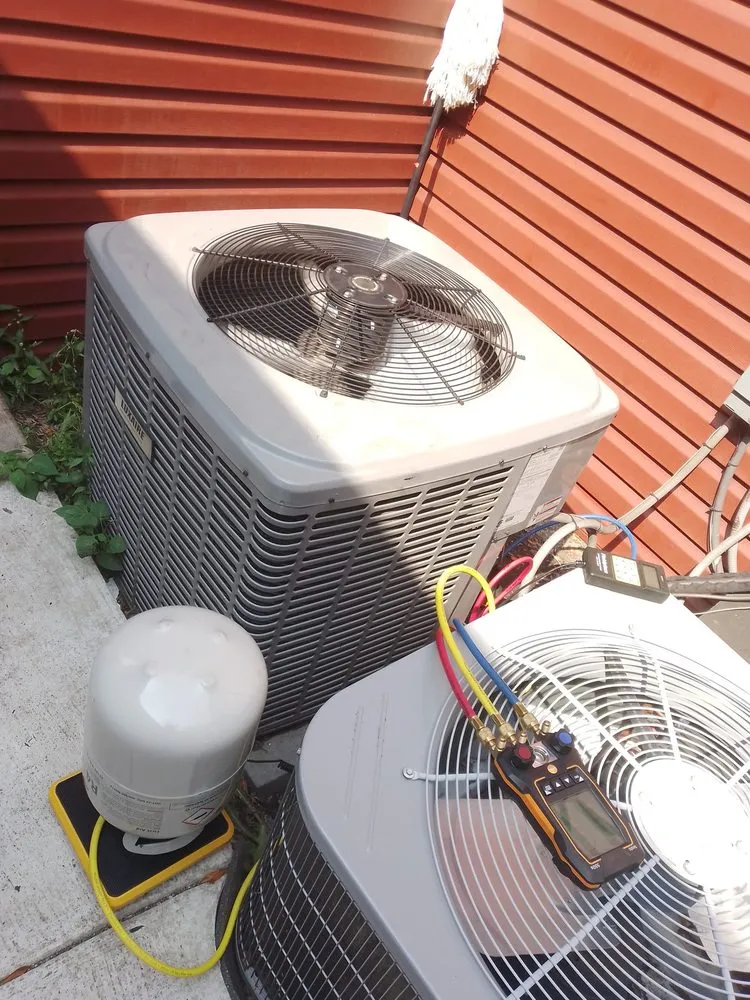 Slide of Year Long Clima